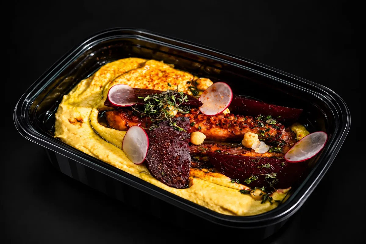 Humus cu caracatiță și focaccia