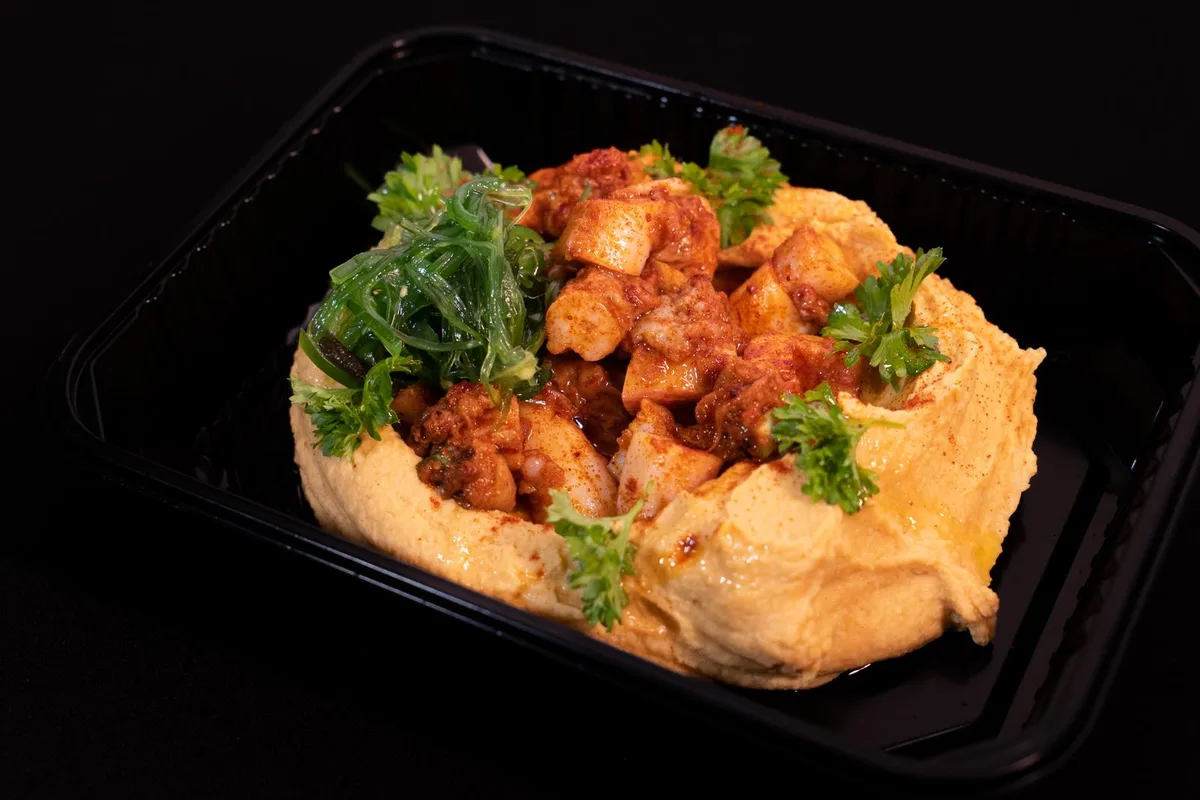 Humus cu caracatiță și focaccia